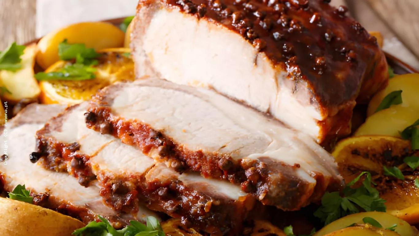 Cacha&ccedil;o no Forno com Laranja