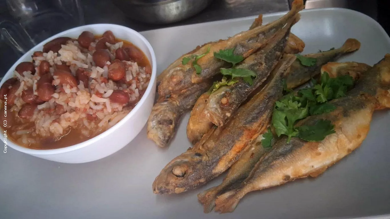 Carapauzinhos com Arroz de Feijão