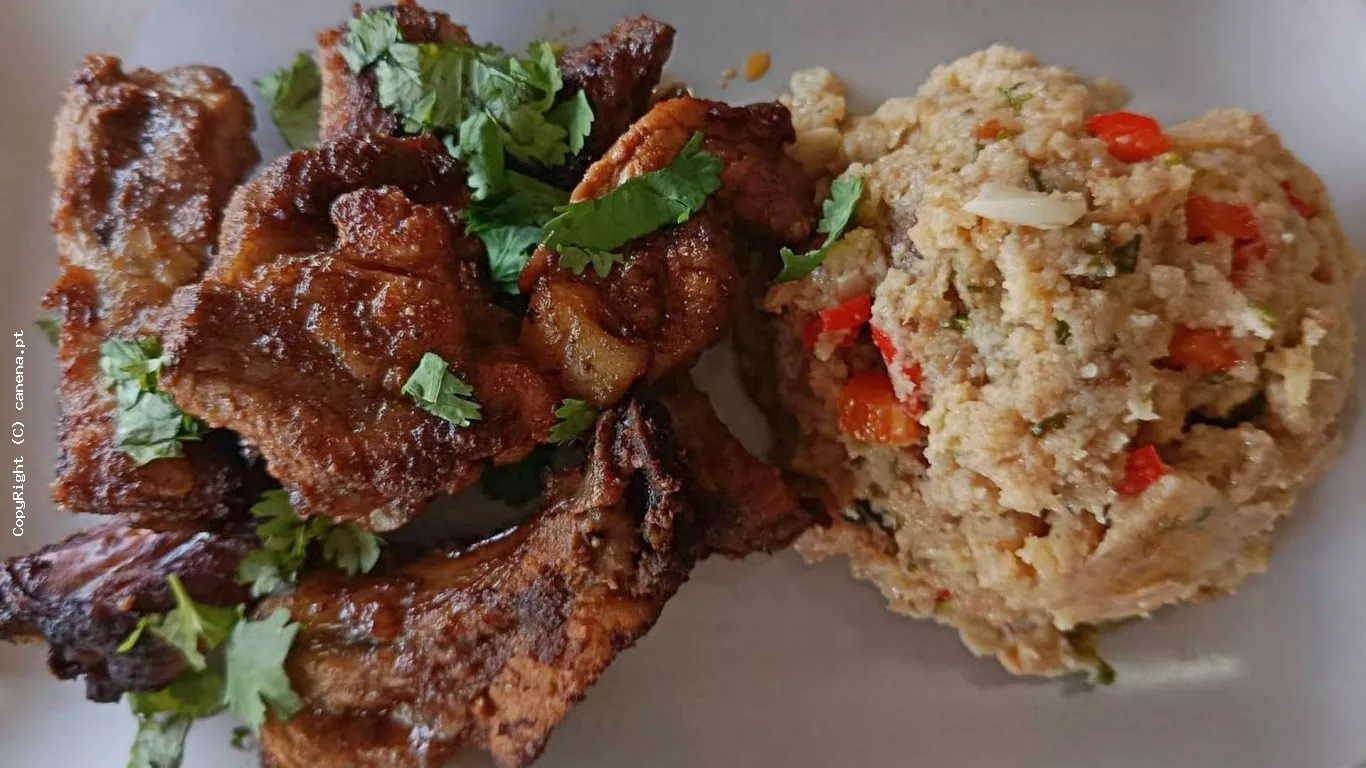 Entrecosto com Migas Alentejanas