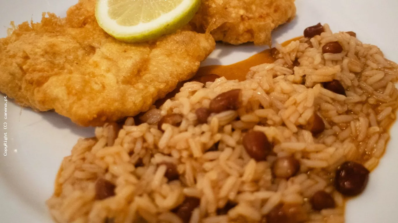 Filetes de Pescada com Arroz de Feij&atilde;o