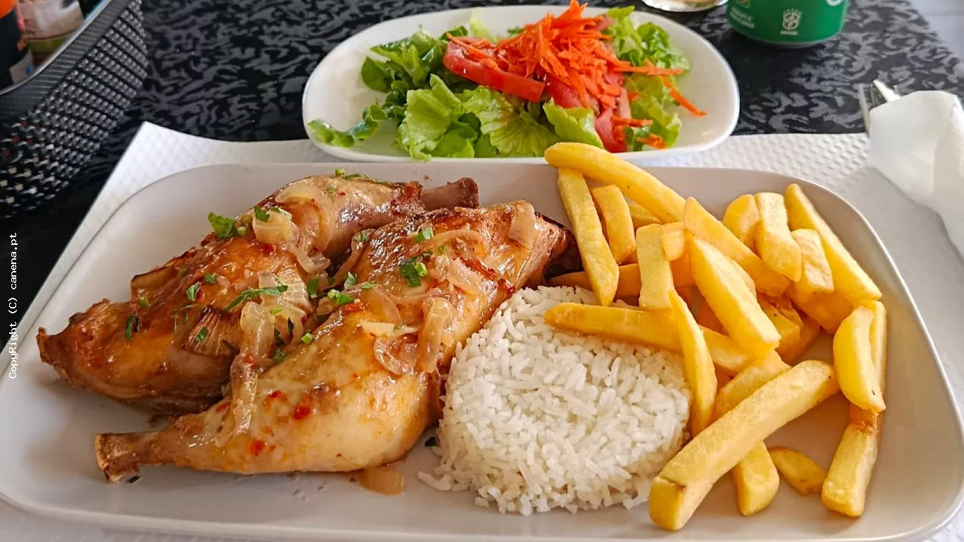 Pernas de Frango Assadas no Forno com Batatas