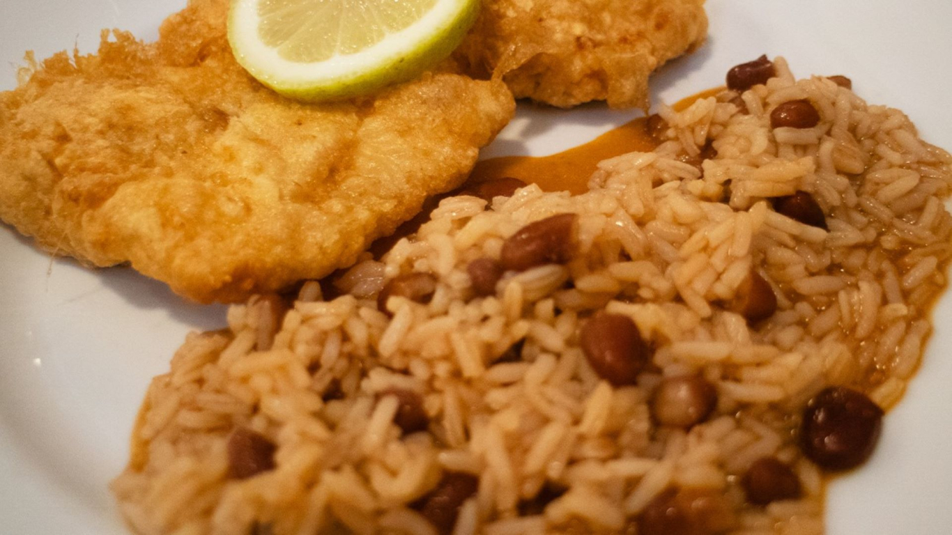 Filetes de Pescada com Arroz de Feij&atilde;o