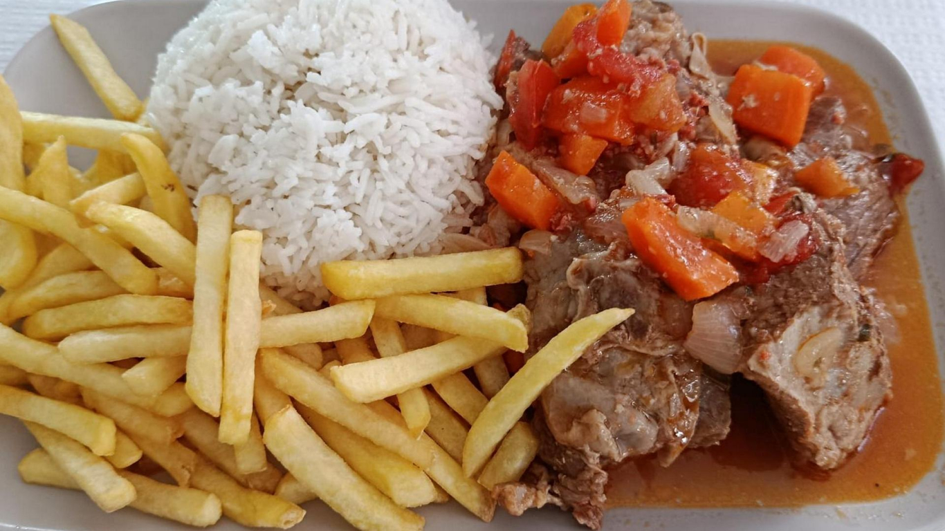 Carne de Vaca Estufada com Cenouras